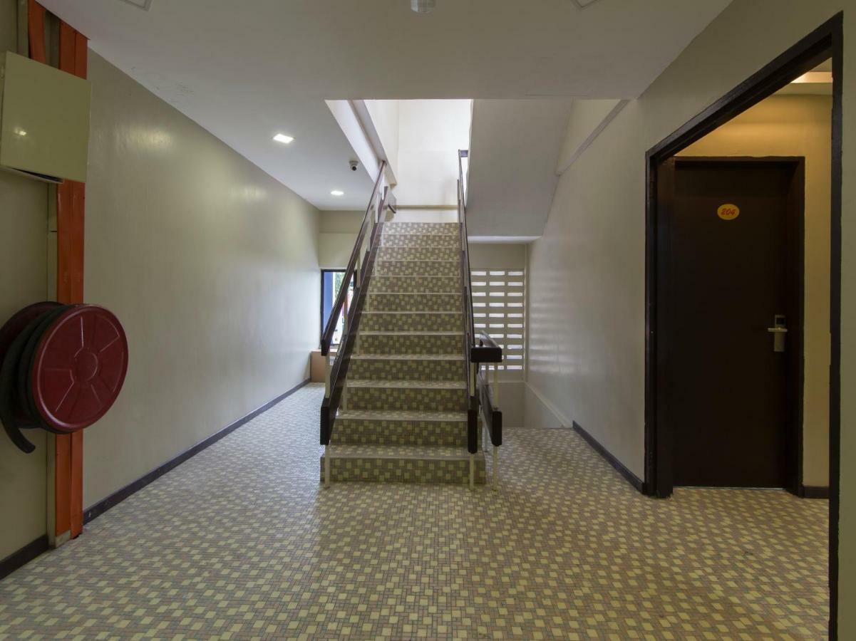 Oyo 1136 Pd Star Hotel Порт-Диксон Экстерьер фото
