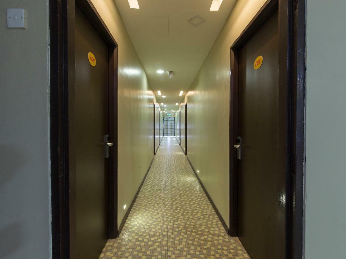 Oyo 1136 Pd Star Hotel Порт-Диксон Экстерьер фото