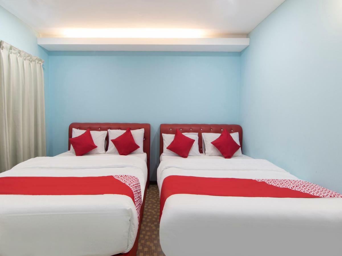 Oyo 1136 Pd Star Hotel Порт-Диксон Экстерьер фото