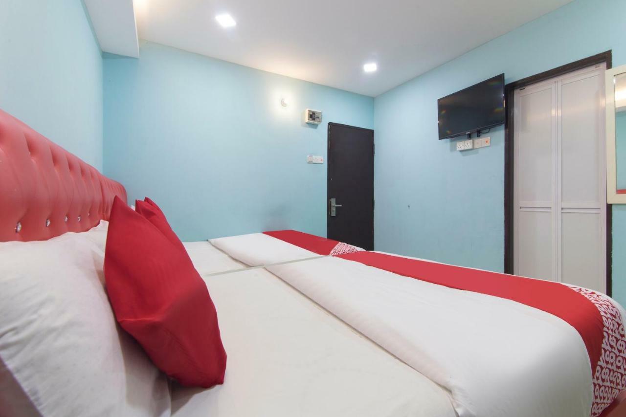 Oyo 1136 Pd Star Hotel Порт-Диксон Экстерьер фото