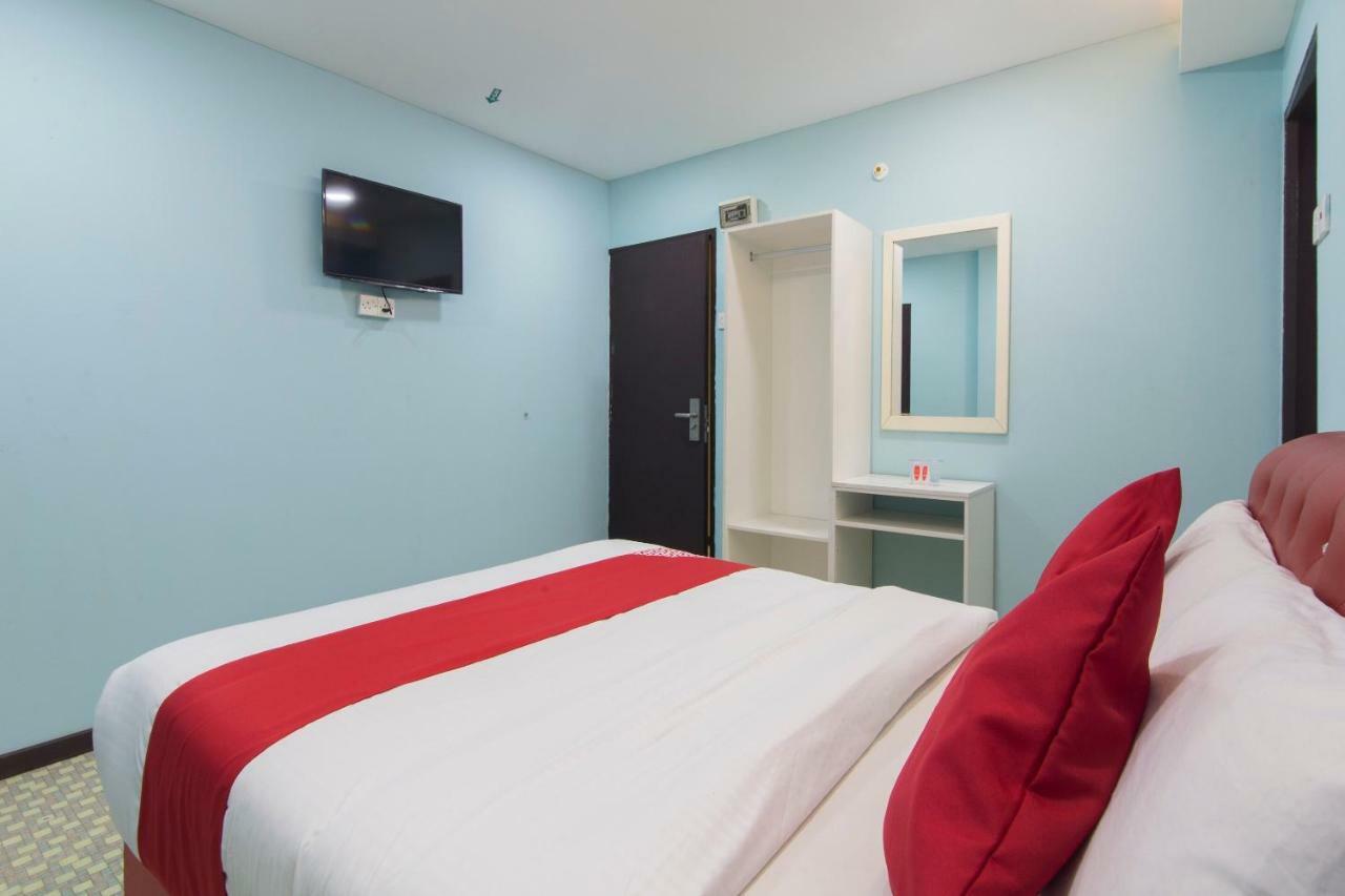 Oyo 1136 Pd Star Hotel Порт-Диксон Экстерьер фото