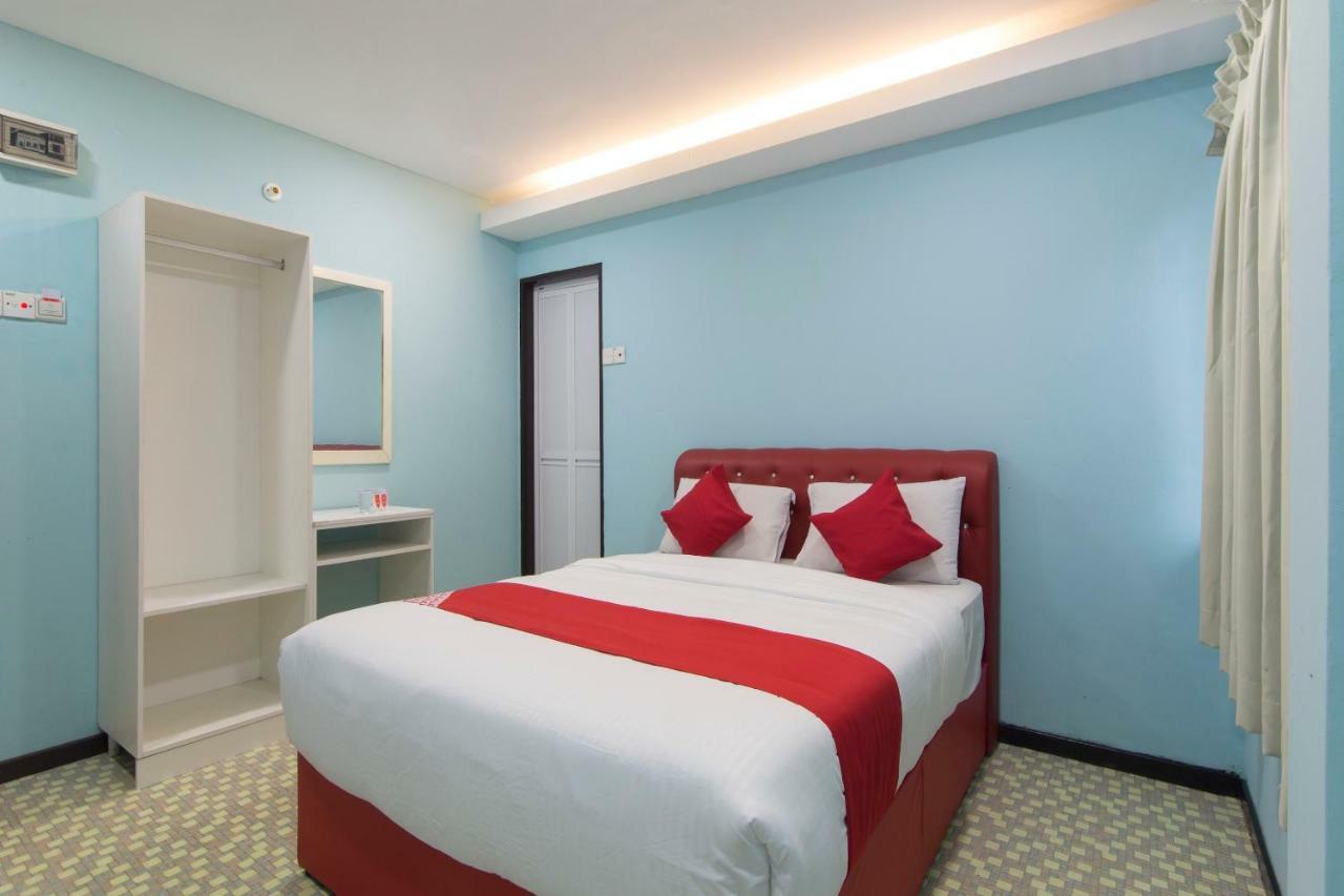 Oyo 1136 Pd Star Hotel Порт-Диксон Экстерьер фото