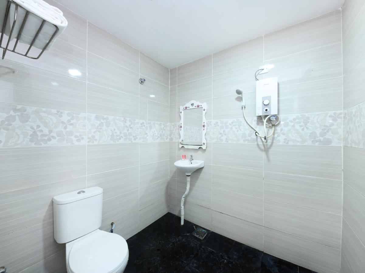 Oyo 1136 Pd Star Hotel Порт-Диксон Экстерьер фото